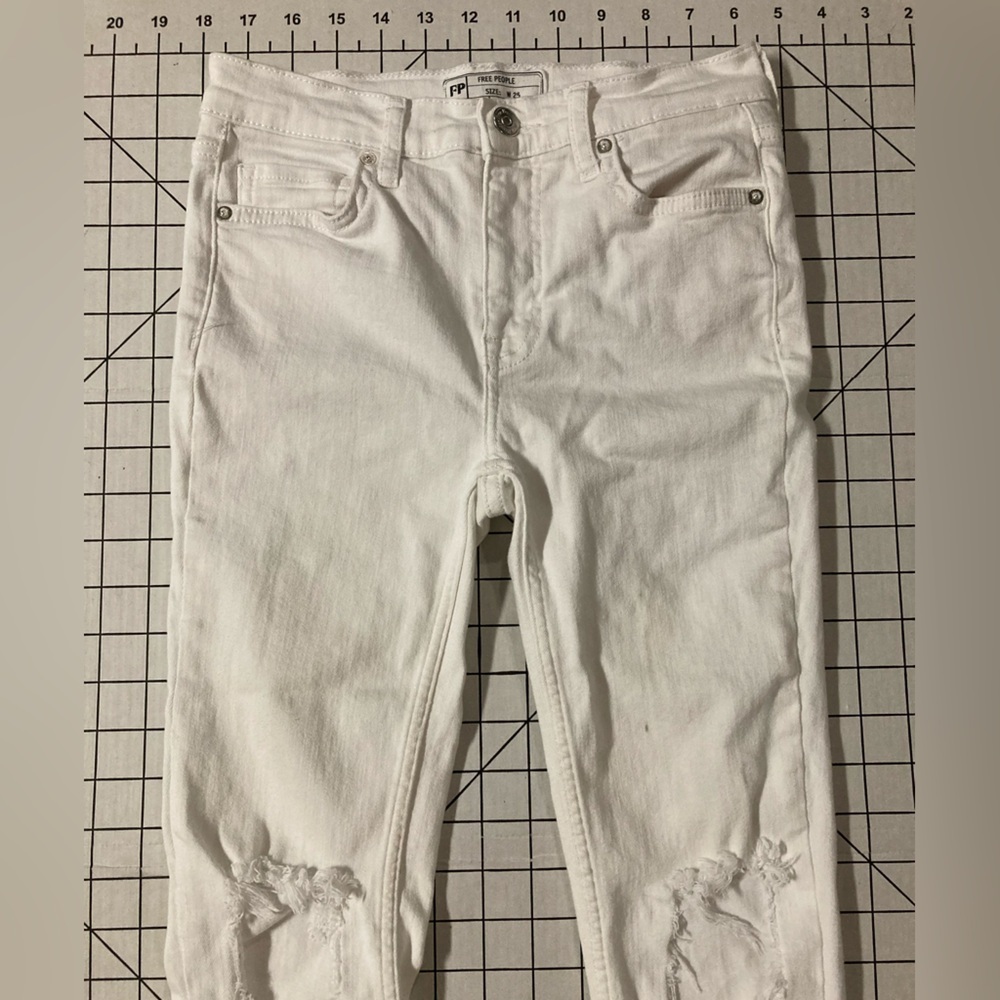 Free People Women’s Size 25 White Distressed Jeans - Picture 2 of 8